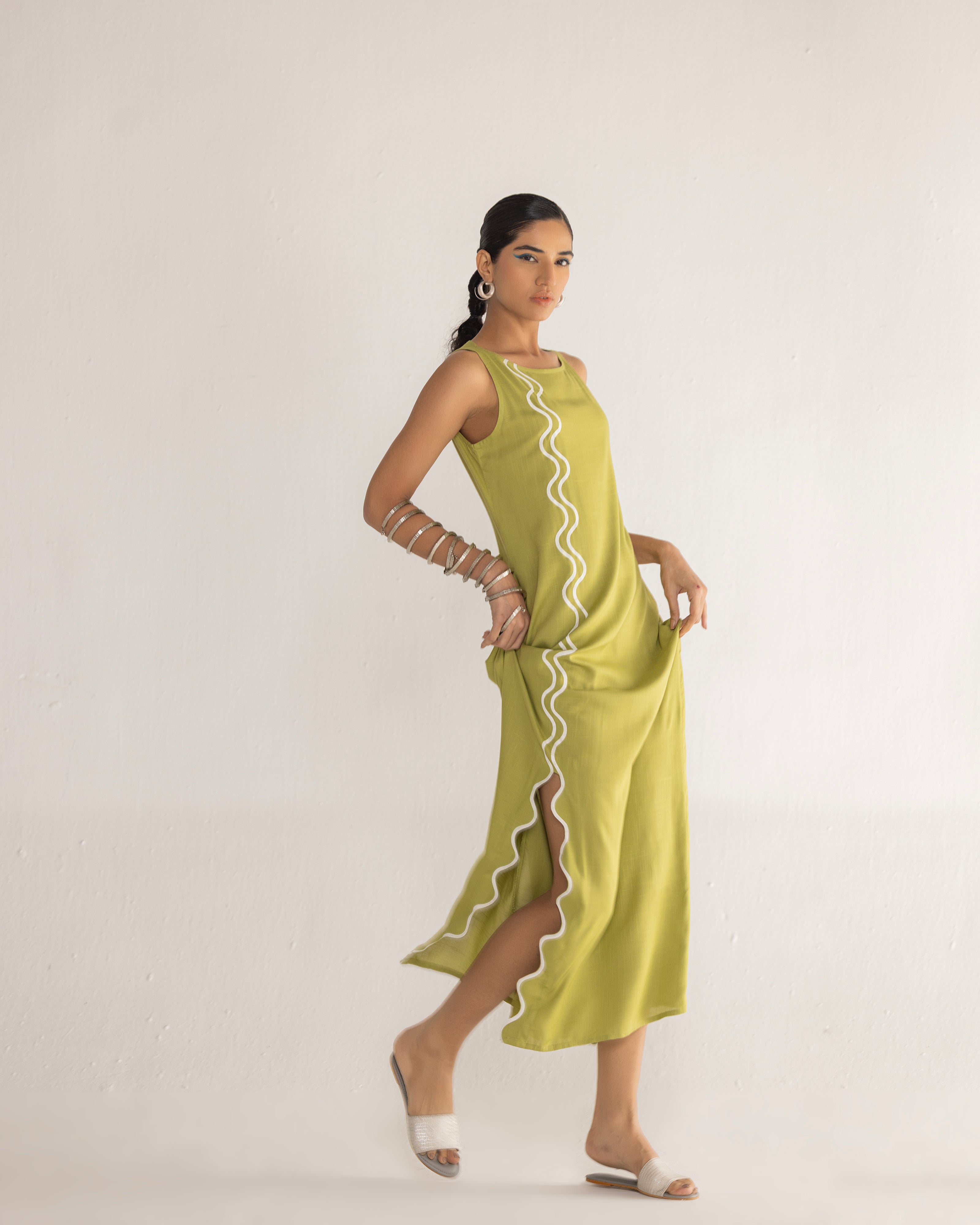 BEND THE LINE SLEEK DRESS