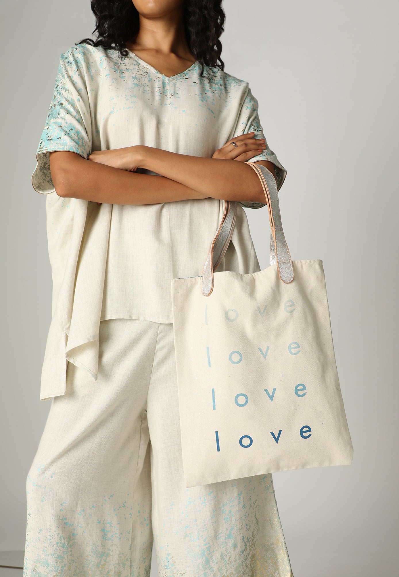 Love Tote bag