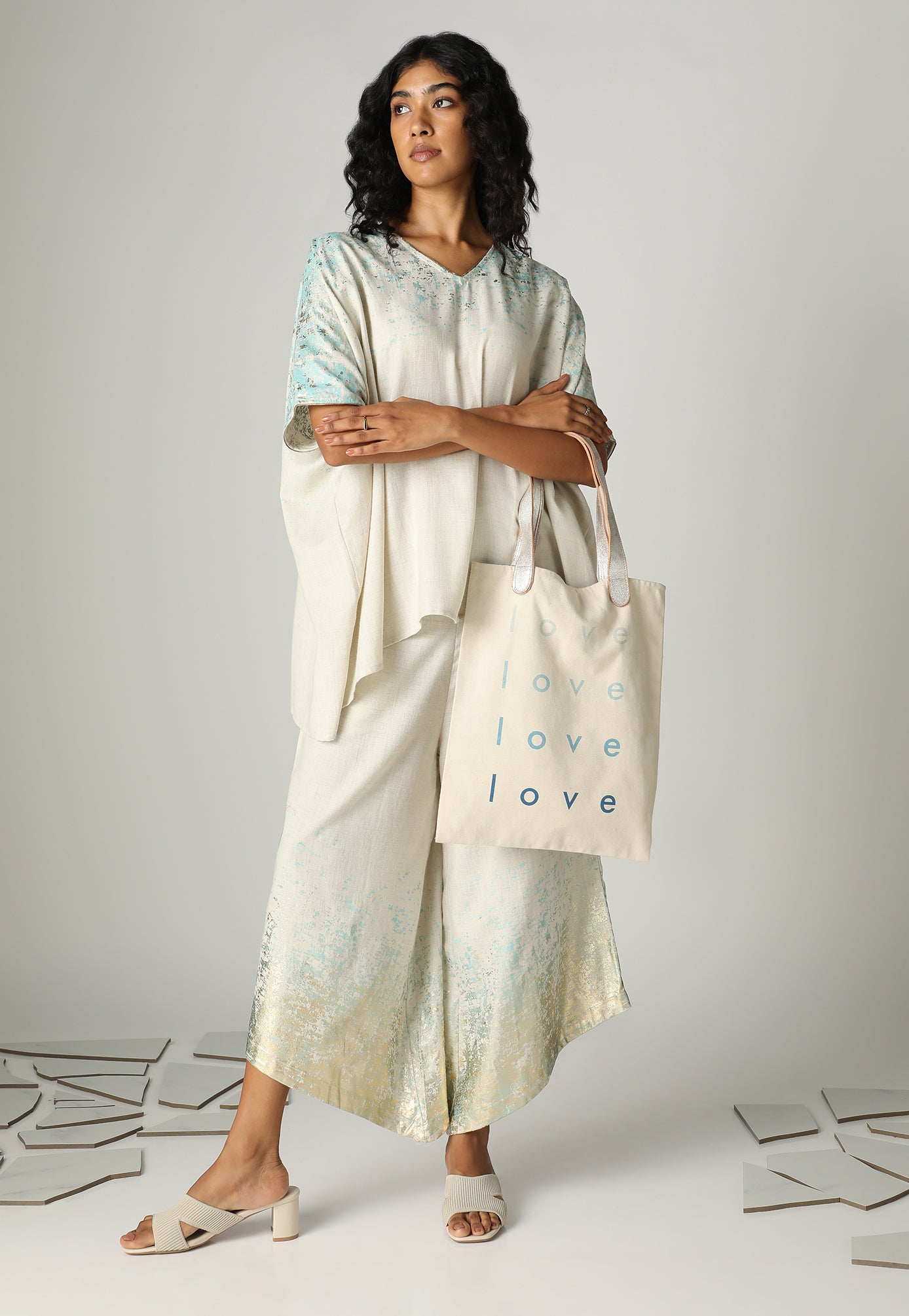 Love Tote bag