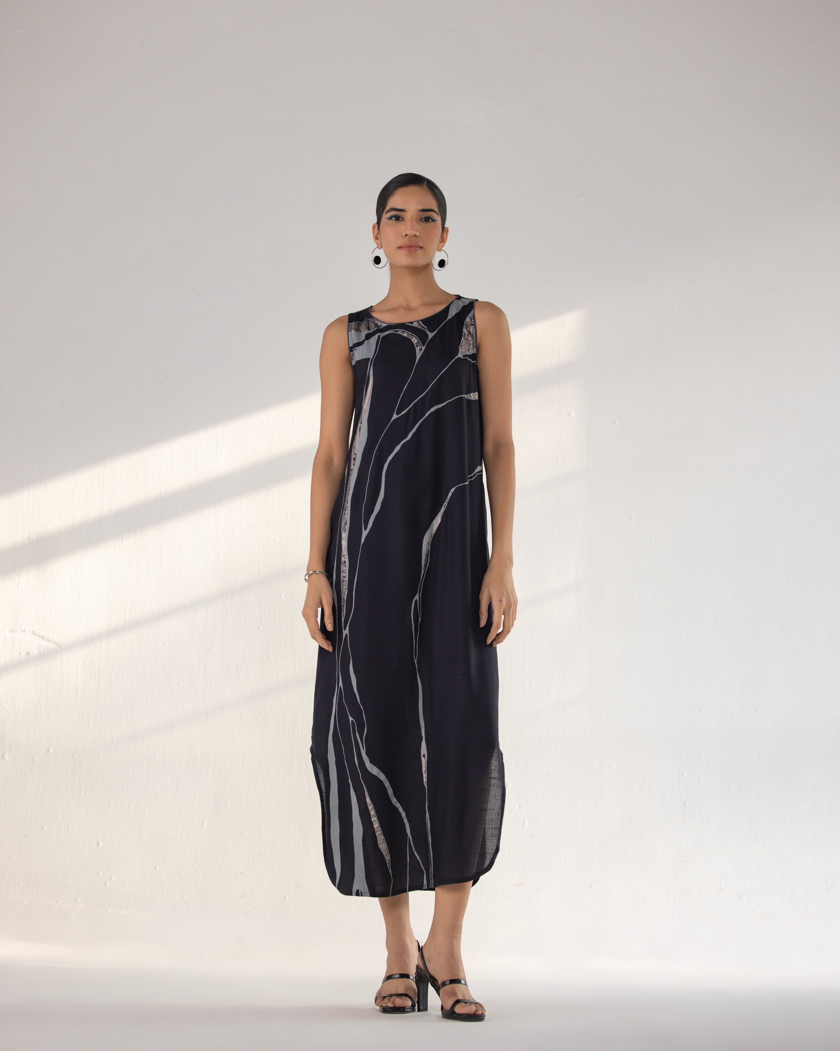 QUANTUM THEORY ROOTS DRESS