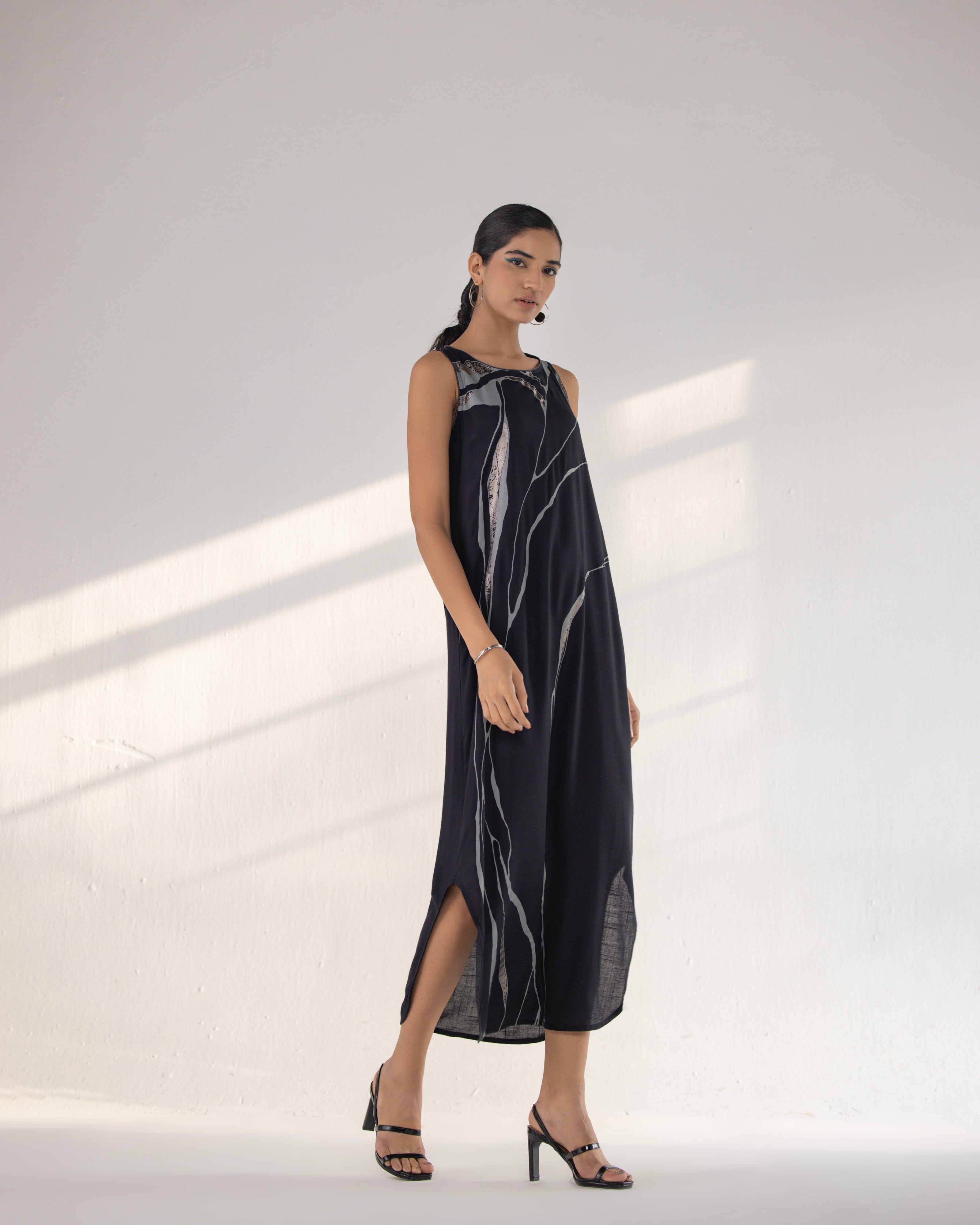QUANTUM THEORY ROOTS DRESS