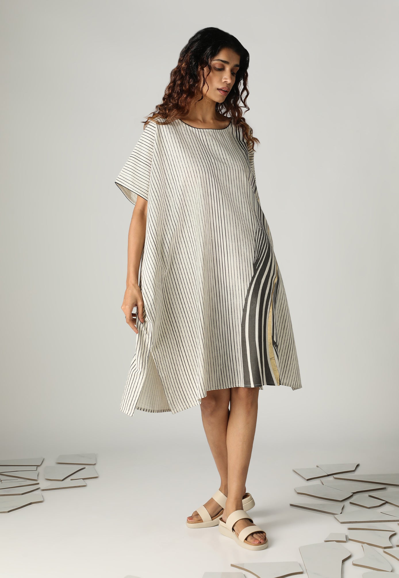 TWIST SQUARE DRESS