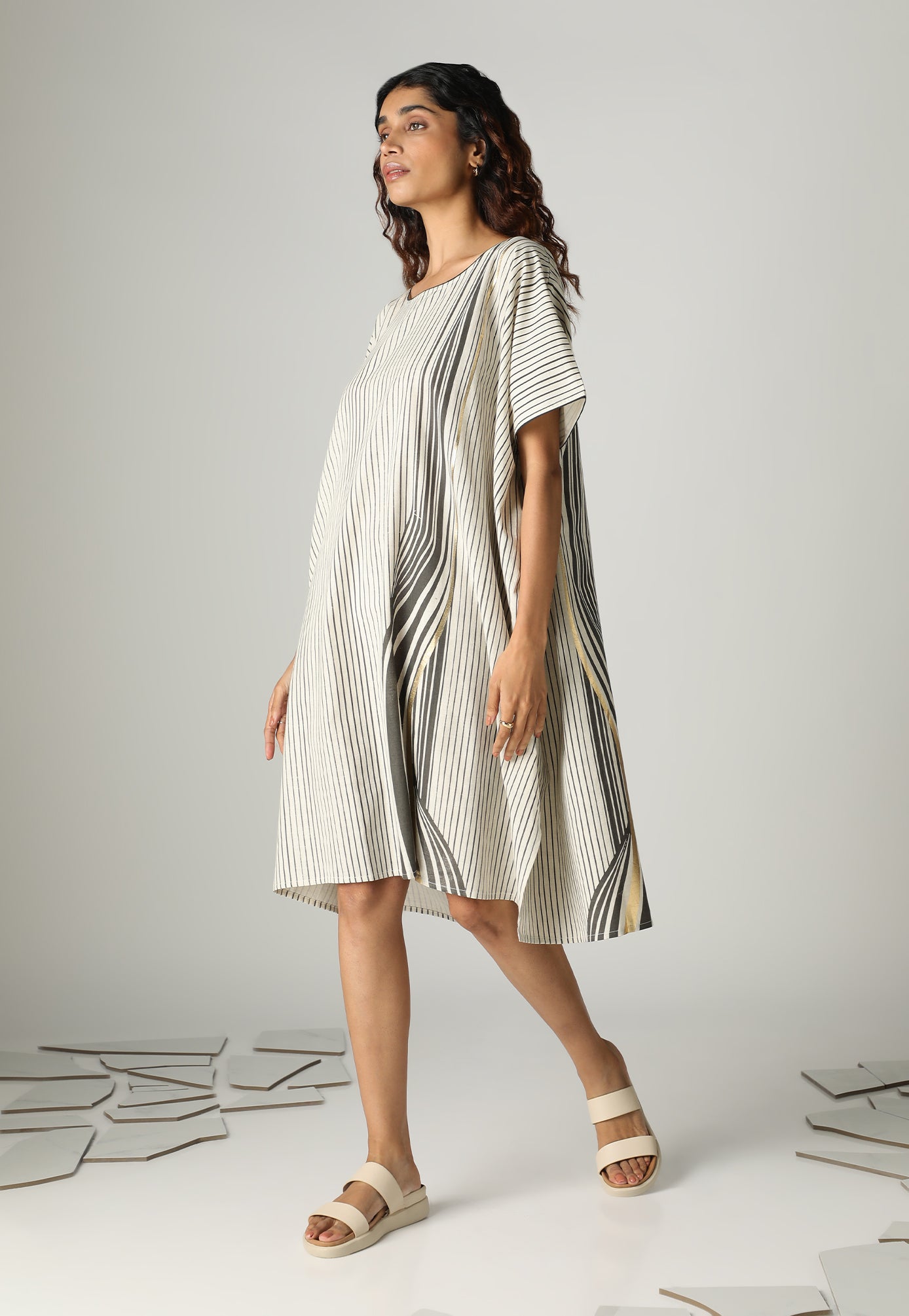 TWIST SQUARE DRESS